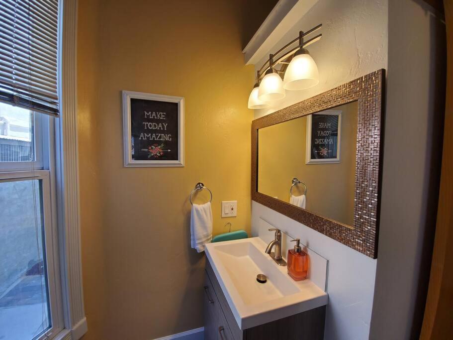 شقة Centrally Located Studio And Cozy Place Perfect For Travelers And Couples! Located In San Diego Downtown! Perfect For Your Quick Getaway! المظهر الخارجي الصورة