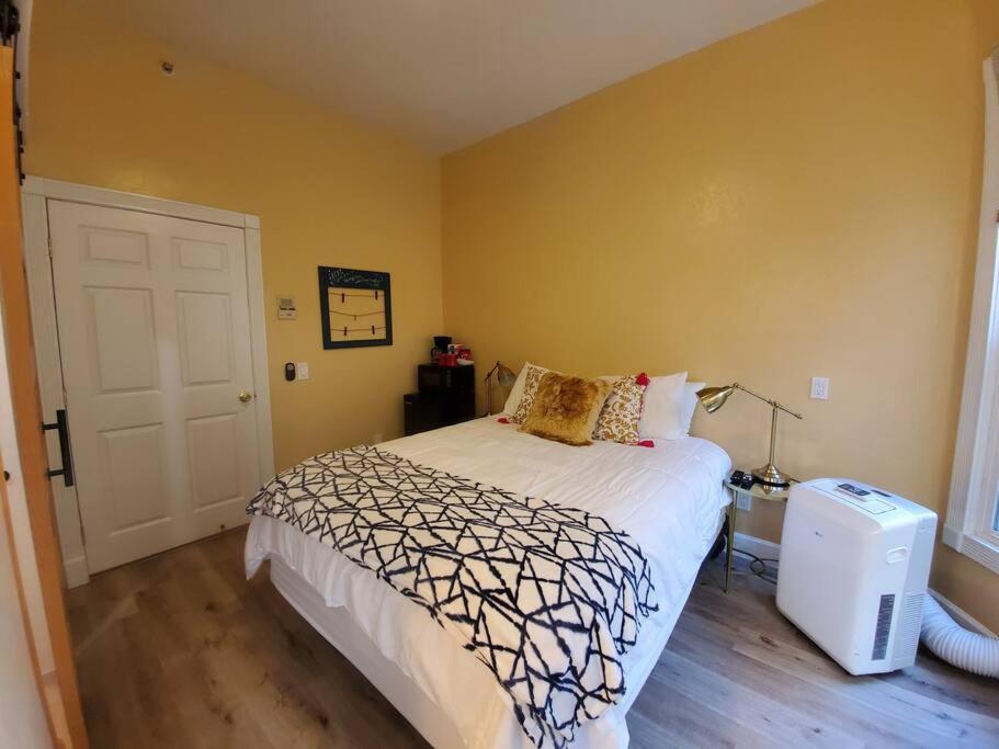 شقة Centrally Located Studio And Cozy Place Perfect For Travelers And Couples! Located In San Diego Downtown! Perfect For Your Quick Getaway! المظهر الخارجي الصورة